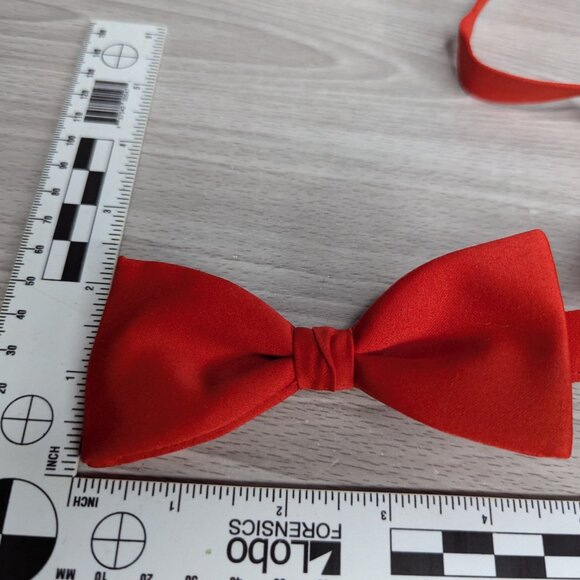 Mel Howard Red Men's Bow Tie in Original Box - Picture 4 of 4